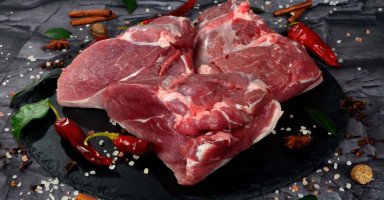 تفسير لحم الإبل في المنام وحلم أكل لحم الجمل