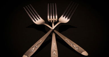 تفسير شوكة الطعام في المنام وحلم الأكل بالشوكة