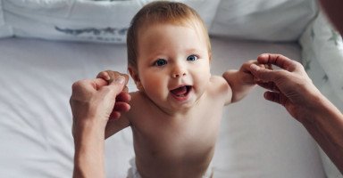 كيفية التعامل مع طفل عمره 9 شهور وتطورات الشهر التاسع