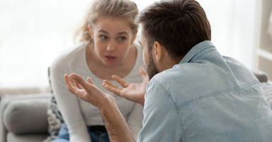 كيف تقنع شخص عنيد بما تريد بسهولة؟