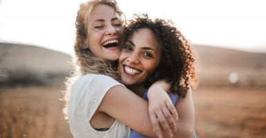 التعلق الزائد بالصديق والتبعية بين الأصدقاء