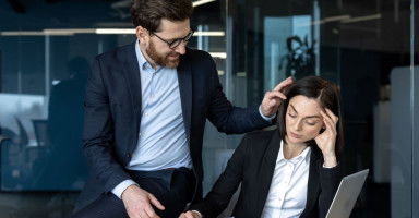 كيف أتعامل مع زميلي المتحرش في العمل؟