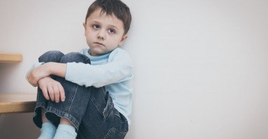 اكتئاب الأطفال وأعراضه وعلاج الطفل المكتئب