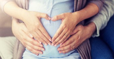 إثارة الزوجة في فترة الحمل وجماع الزوجة الحامل