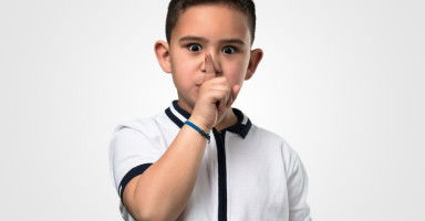 كيف أمنع طفلي من لمس أعضائه التناسلية والأماكن الحساسة؟