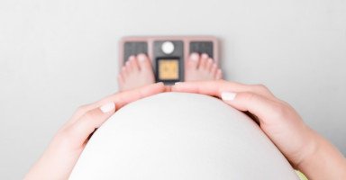 هل زيادة الوزن تمنع الحمل وما تأثير السمنة على الحامل؟