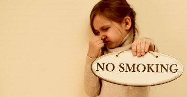 أضرار التدخين السلبي على الأطفال والوقاية منها