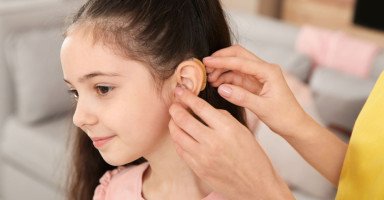 تأثير مشاكل السمع عند الأطفال على النطق والمهارات