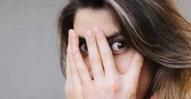 خجل الزوجة من عمل زوجها وتأثيره على الحياة الزوجية