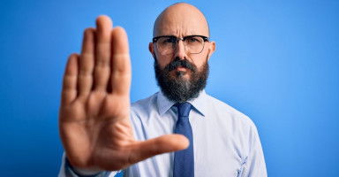 كيف أتعامل مع شخص رفضني لأحافظ على كرامتي؟