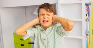 كيفية التعامل مع طفل التوحد العنيد خطوة بخطوة