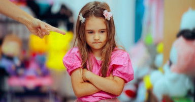 كيف اعاقب طفل عمره 3 سنوات بطريقة صحيحة؟