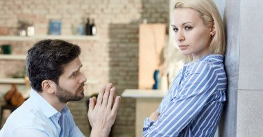 طرق الاعتذار بين الزوجين وأهمية الاعتذار في الزواج