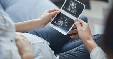 فرص الحمل بعد سن 35 ومخاطره على الأم والجنين