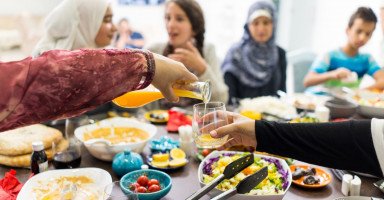 نصائح لدعوة إفطار رمضان واتيكيت عزومة رمضان