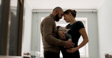 العلاقة الزوجية في وجود طفل رضيع "نصائح وتحذيرات"