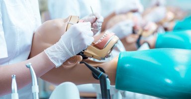 دراسة طب الأسنان وأفضل تخصصات طب الأسنان
