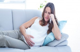 تقلبات مزاج المرأة الحامل وعلاج مزاجية الحمل