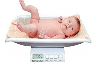 أسباب عملقة الجنين وهل زيادة وزن الجنين خطر؟