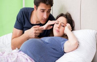 هل الحمل يؤثر على العلاقة الزوجية؟ (ابتعاد الزوج عن زوجته أثناء الحمل)