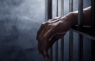 حلم السجن وتفسير رؤية السجن والسجان في المنام