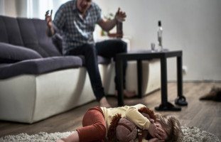 آثار تعاطي المخدرات والإدمان على الحياة الأسرية