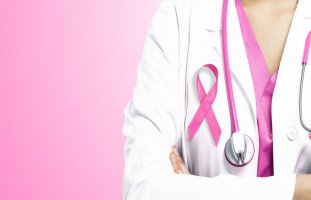 أعراض سرطان الثدي عند الفتيات والنساء