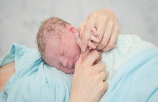 الولادة القيصرية: الإجراءات، المخاطر، وما بعدها