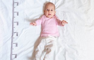 وزن الطفل في الشهر الرابع وتطور الطفل في عمر 4 شهور