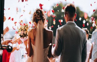 أفكار تهنئة الزواج ونصائح عند تهنئة العروسين