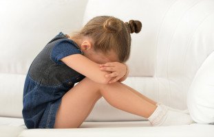 كيف تعرفين أن طفلك يعاني الاكتئاب؟
