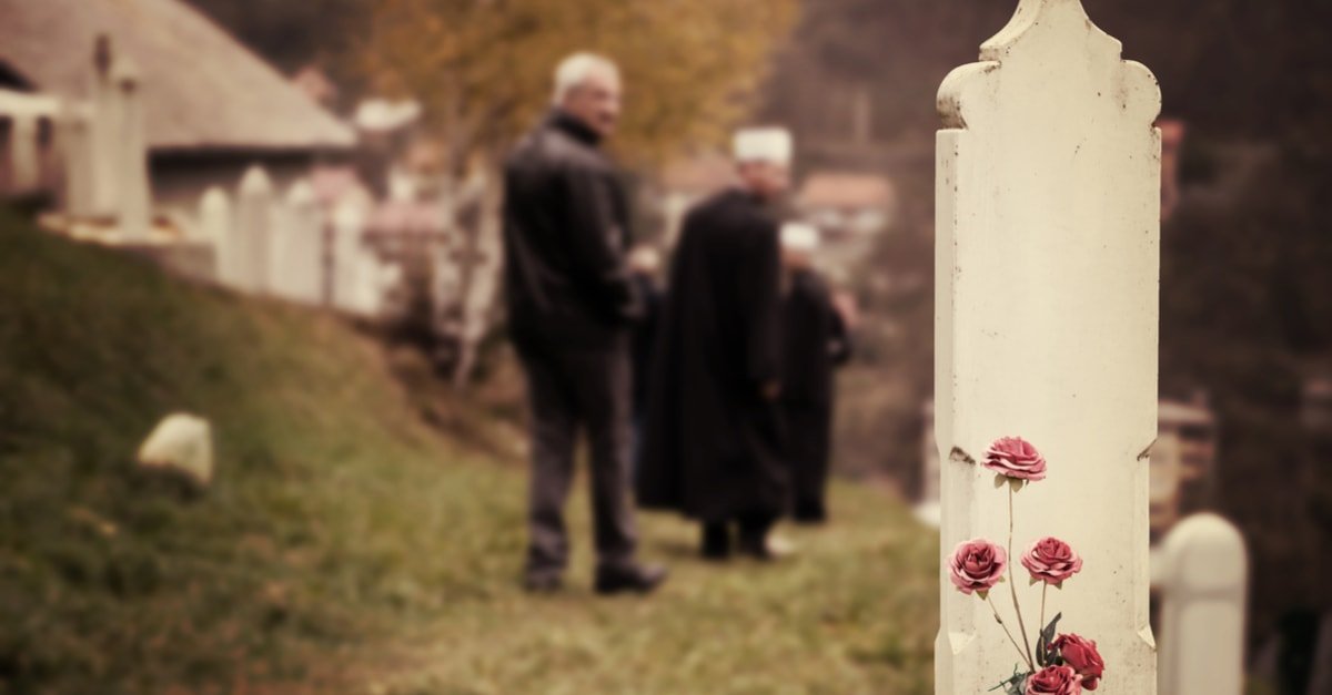 الجنازة في المنام وتفسير المشي في الجنازة والنعش