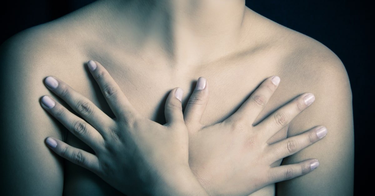 الثدي في المنام وتفسير رؤية الأثداء بالتفصيل