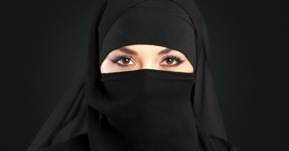 Şirova dîtina perdeyê di xewnê de û nîşana niqabê di xewnê de