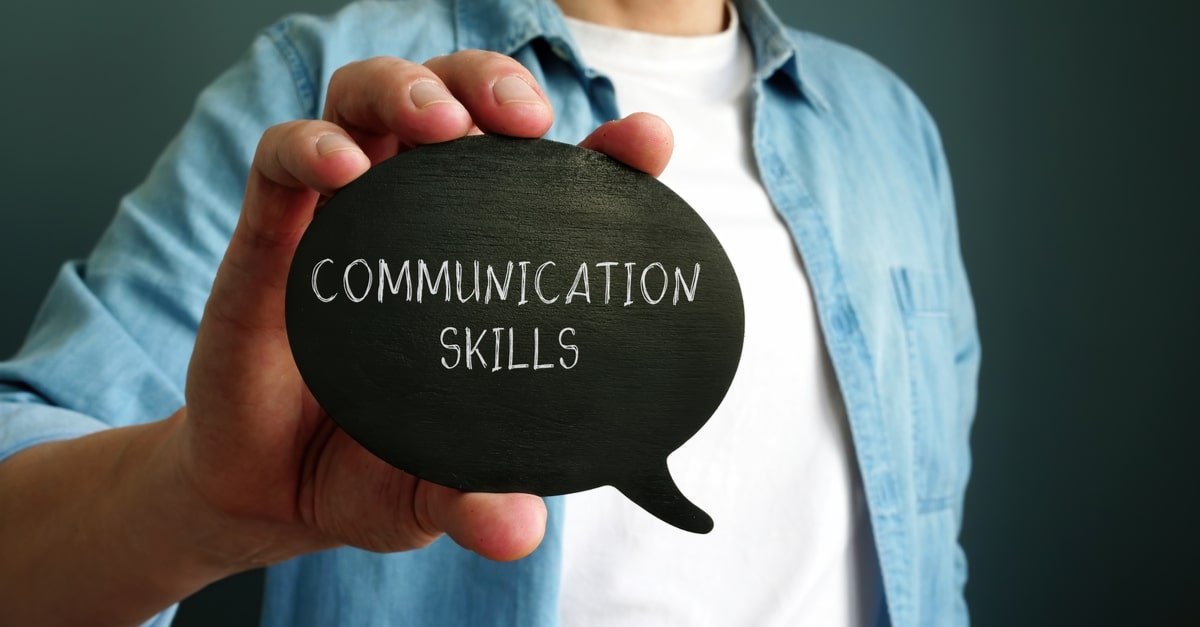 مع الآخرين التواصل قابلة والتطوير. مهارات للتحسين عند التحدث يتضمن التواصل