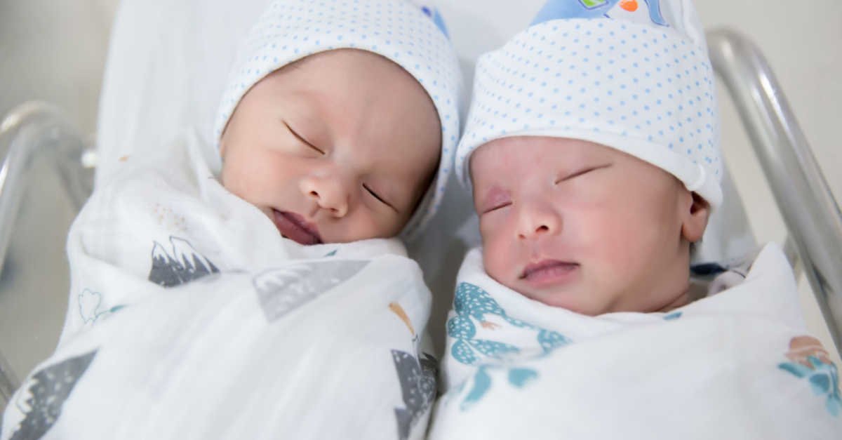 Толкување на раѓање близнаци во сон и сон за раѓање близнаци