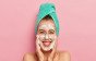 طرق تنظيف الوجه من الدهون والأوساخ حسب نوع البشرة