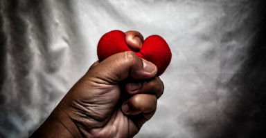 حبيبي السابق يهدد بما حدث بيننا سابقاً فهل أرضخ لرغباته
