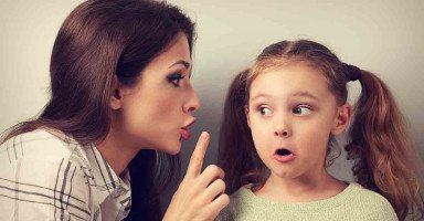 كيف أخبر ابنتي عن وضع والدها بعد الطلاق