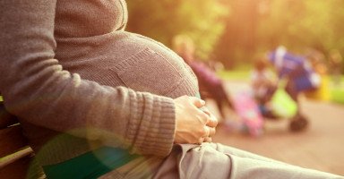 ما تفسير رؤية الحمل بطفل للعذراء في المنام