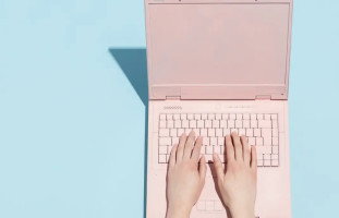 حكم مشاركة المرأة زوجها في التجارة؟