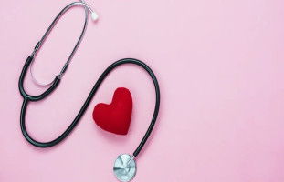 هل يجوز للمرأة أن تعالج عند طبيب رجل؟