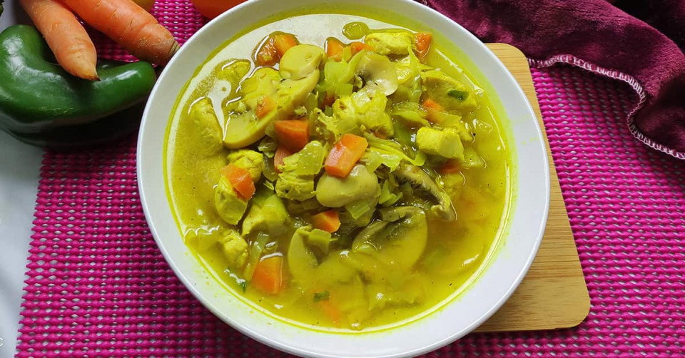 وصفة شوربة الدجاج والخضار الحارقة للدهون - مطبخ حلوها 