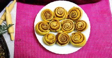 طريقة عمل السينابون رول الأصلية