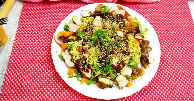 طريقة عمل سلطة الدجاج الصينية بالأندومي
