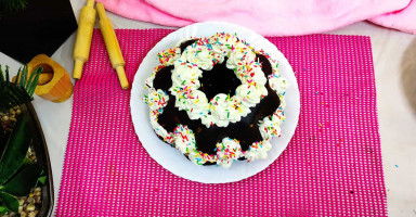 طريقة عمل كيكة المكسرات بالزبيب والجوز