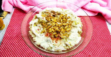 فتة الدجاج السورية مع الرز بصوص الطحينة واللبن