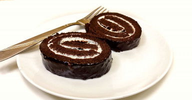 طريقة عمل السويسرول بالشوكولاتة سهلة