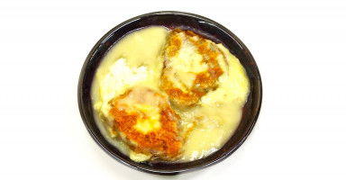 طريقة عمل شوربة البصل الفرنسية بالتوست والجبنة