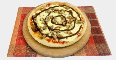 تقديم بيتزا الدجاج بصوص الباربكيو